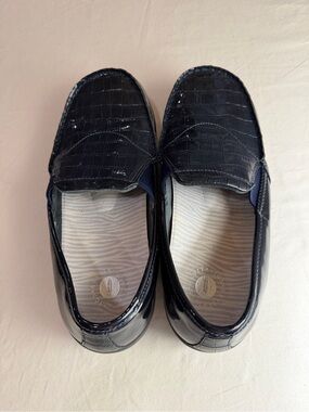REVITALIGN Navy Croc-Texture Slip-On Loafers